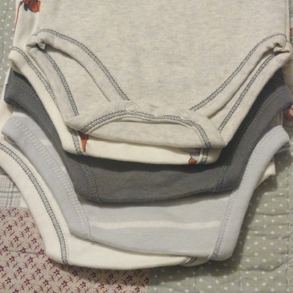 Fox Themed Organic Cotton White and Gray Baby 5 Pc Bodysuit Set - Picture 17 of 17